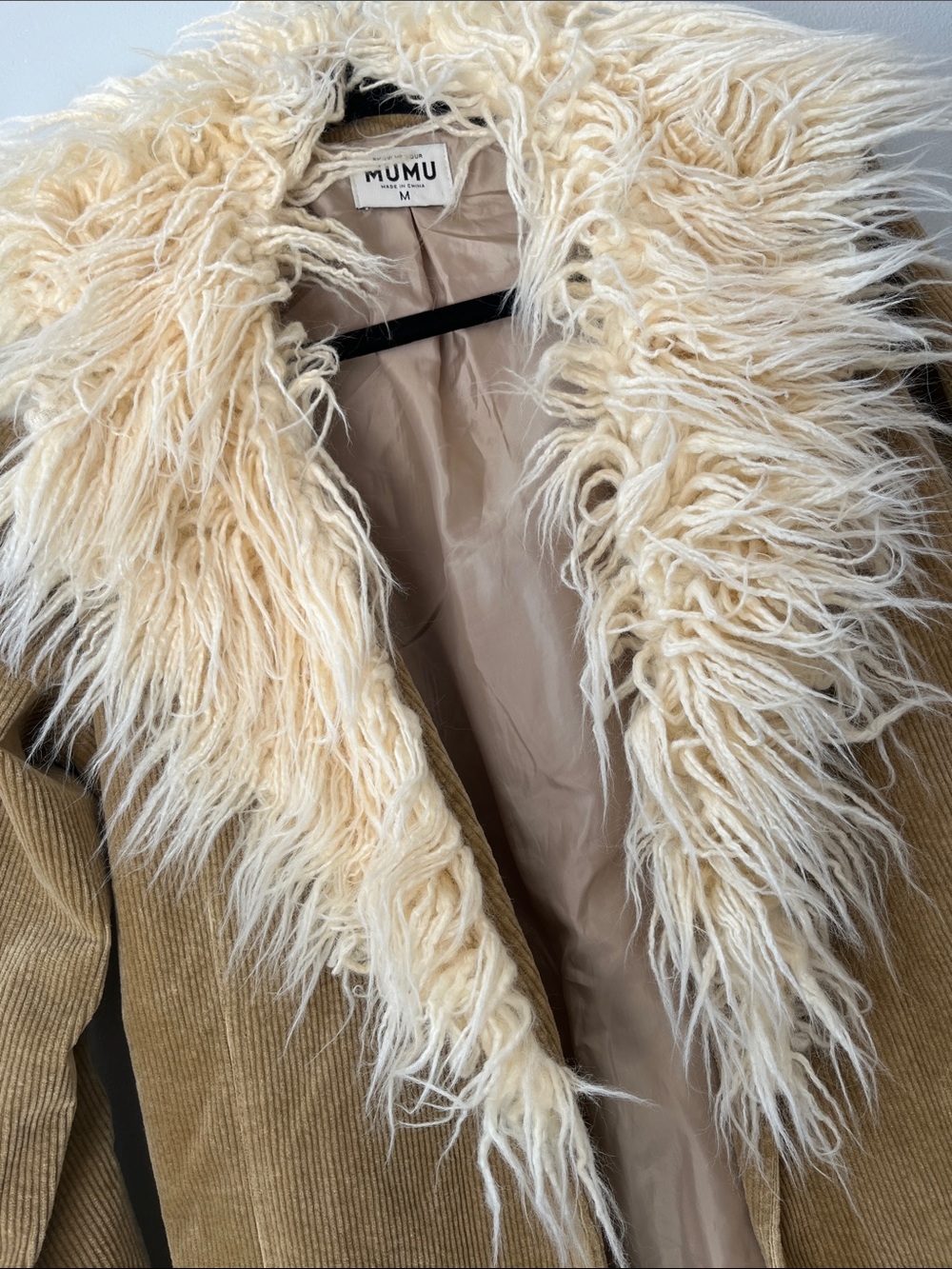 Penny Lane Coat in Beige
SHOW ME YOUR MUMU - medium faux fur corduroy fall cozy - Picture 15 of 16